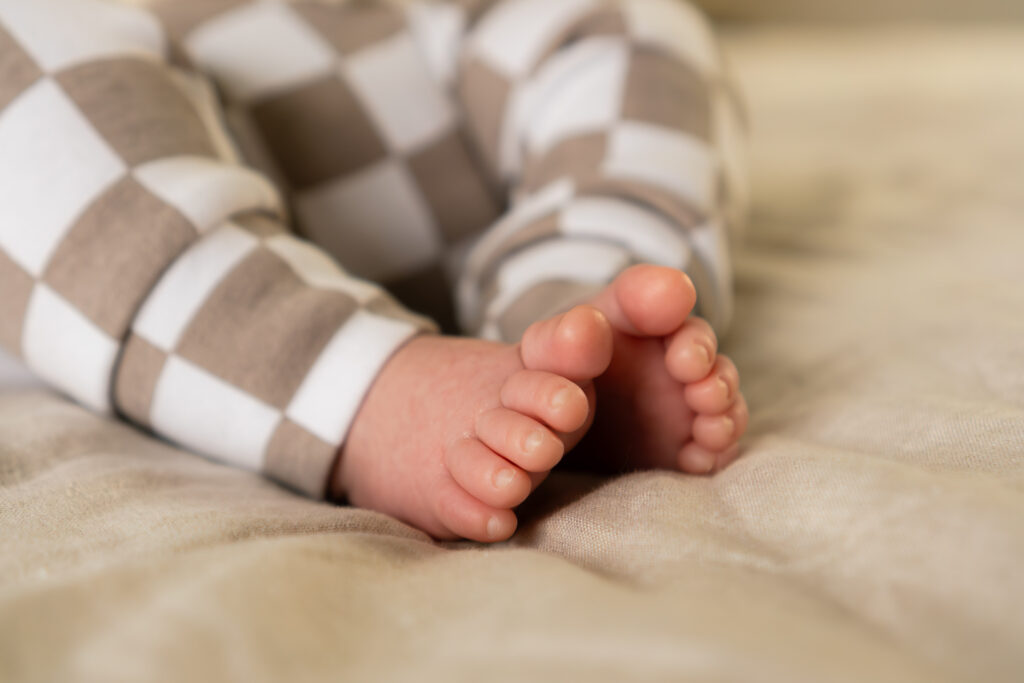 Detailed image of newborn babys little feet 